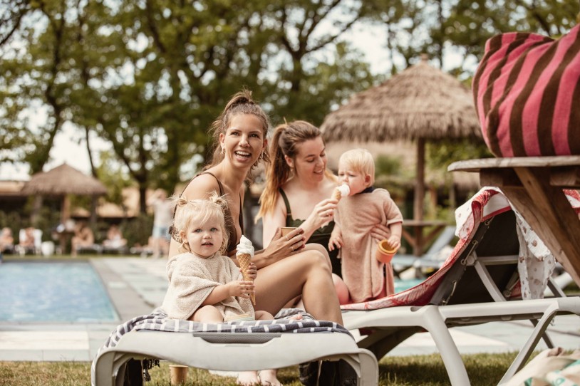 Camping-de-kleine-wolf-kamperen-baby-moeder-hapje-2.jpg