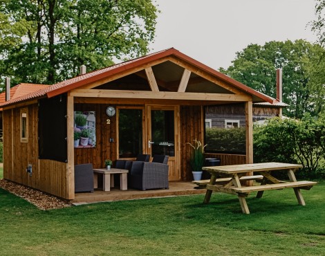 Camping-De-Kleine-Wolf-Accommodatie-Basic-Lodgebeetje.jpg