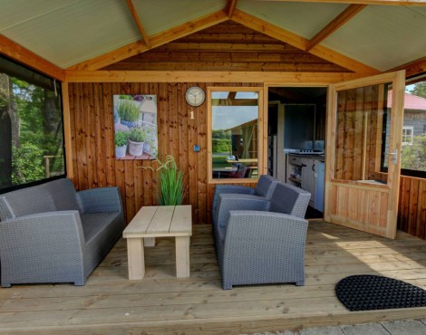 27-Basic Lodge - veranda.jpg