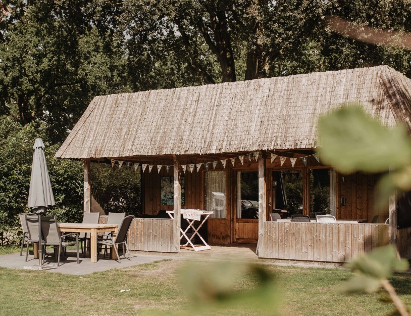 Camping-de-kleine-wolf-accommodatie-klaverlodge-2.jpg