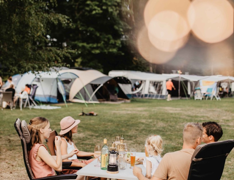Camping-de-kleine-wolf-kamperen-uitzicht-veld.jpg