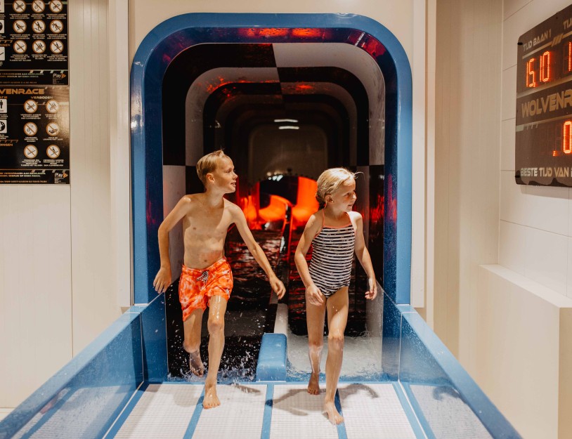 Camping-de-kleine-wolf-faciliteit-zwembad-duo-glijbaan-3.jpg