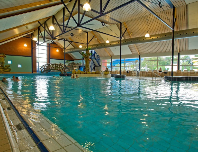 Zwembad - Binnen overzicht (large).jpg