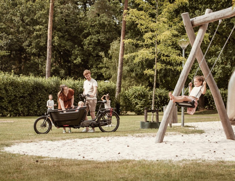 Camping-de-kleine-wolf-faciliteit-bakfiets-gezin.jpg