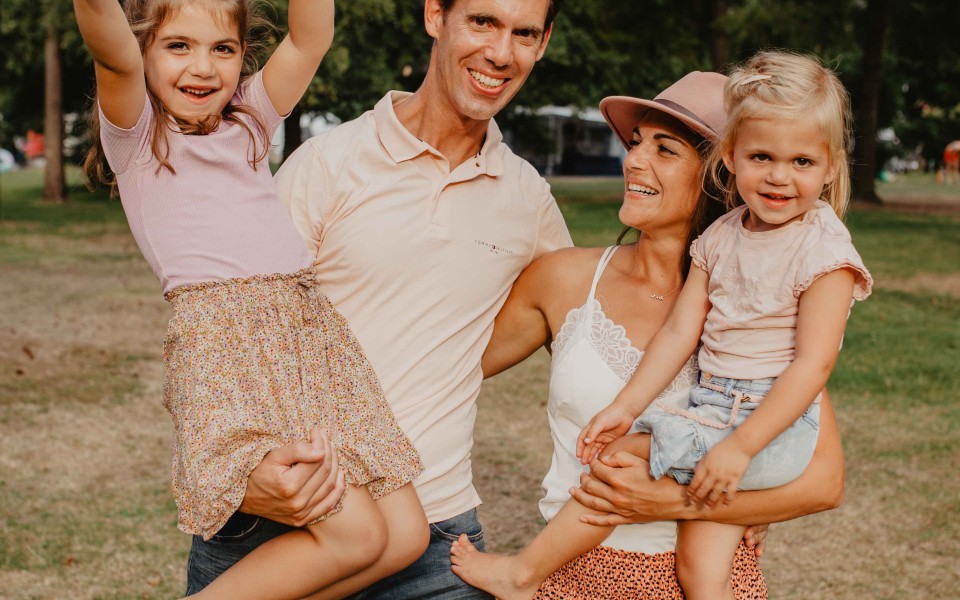 Camping-de-kleine-wolf-kamperen-familie-gezinsfoto.jpg