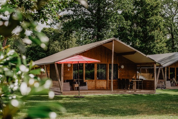 Camping-De-Kleine-Wolf-Accommodatie-Zwaluwlodgebeetje.jpg