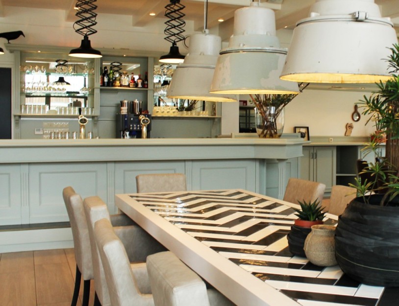 Restaurant - Stamtafel 2 (Medium).jpg