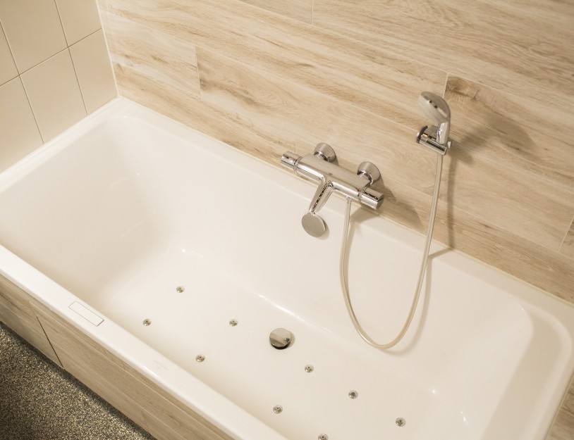 Sanitair_Koolmees ligbad.JPG