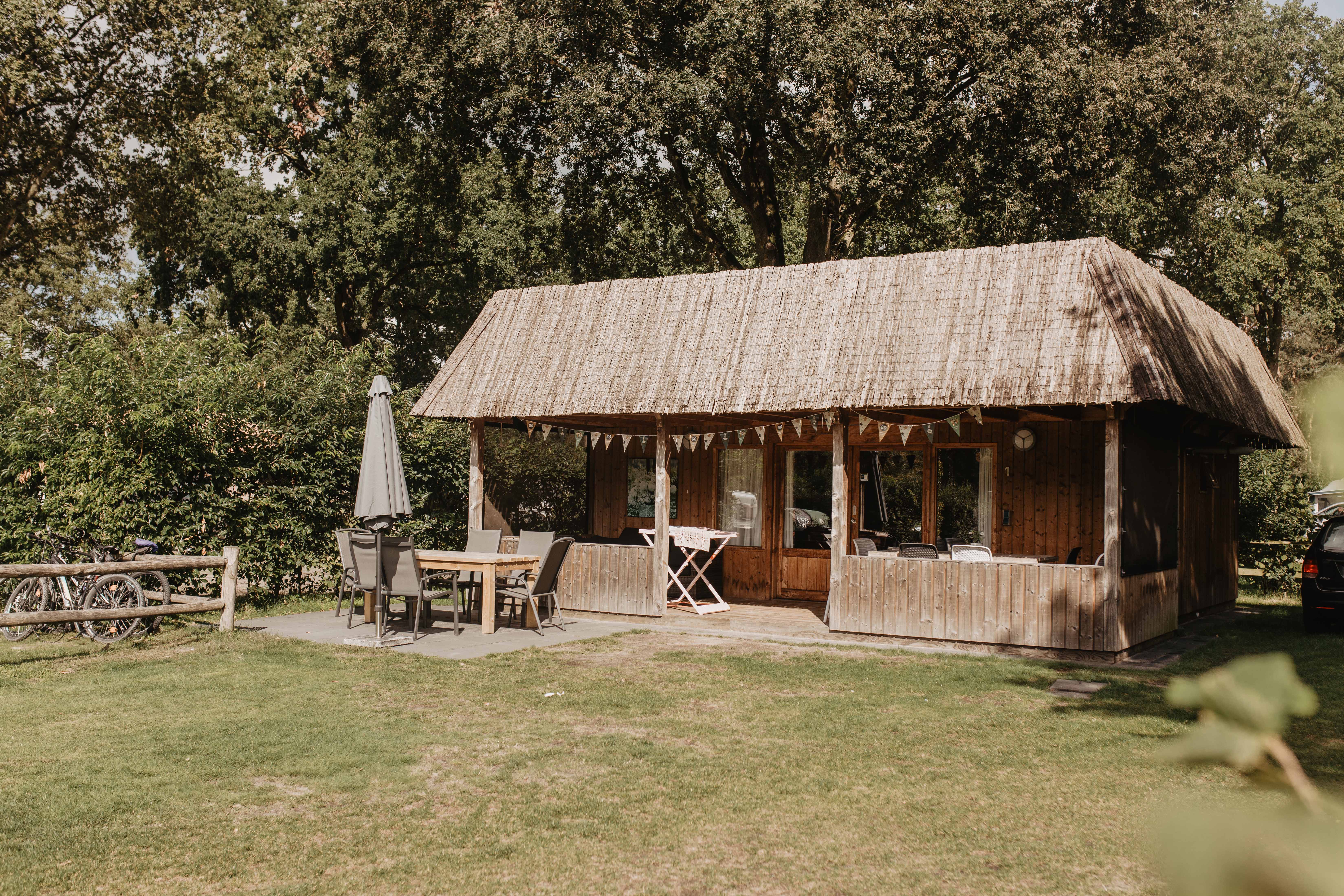 Camping-de-kleine-wolf-accommodatie-klaverlodge-3.jpg