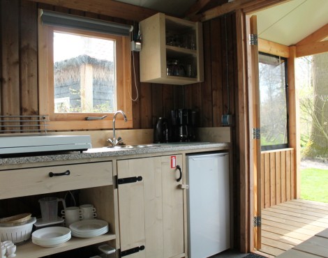 25-Basic Lodge - keuken.jpg