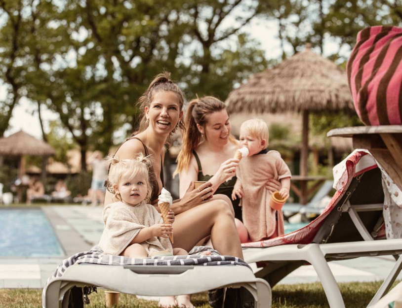 Camping-de-kleine-wolf-kamperen-baby-moeder-hapje-2.jpg