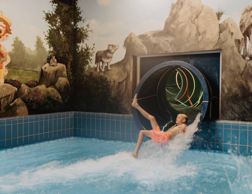 Camping-de-kleine-wolf-faciliteit-zwembad-binnengelijbaan-2.jpg