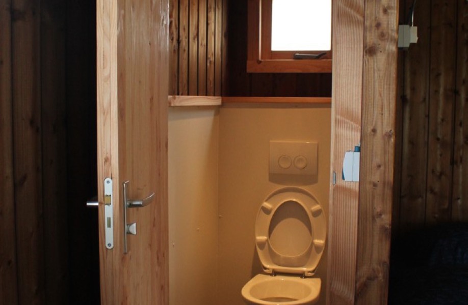 26-Basic Lodge - toilet.jpg