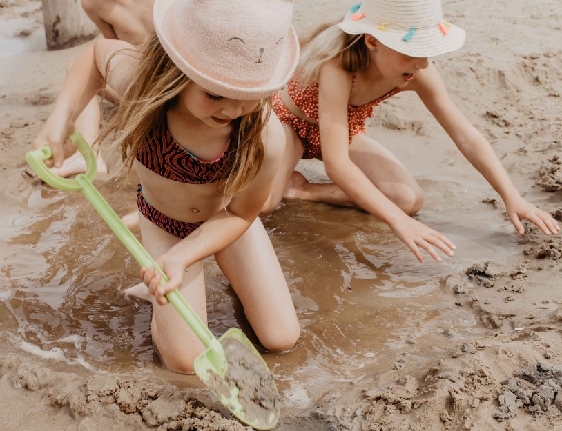 Camping-de-kleine-wolf-faciliteit-zandstrand-kinderen-modder.jpg