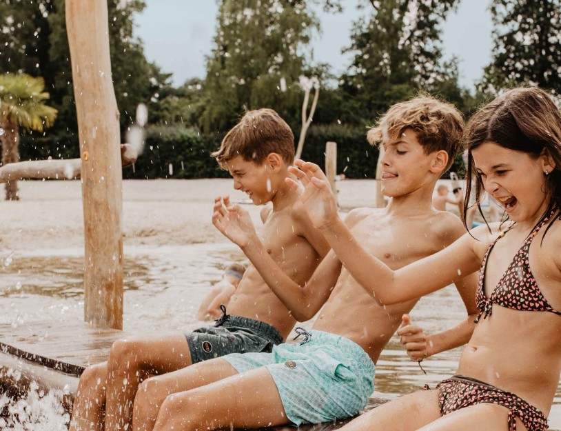 Camping-de-kleine-wolf-faciliteit-zandstrand-kinderen-spetteren-2-blauw-header.jpg