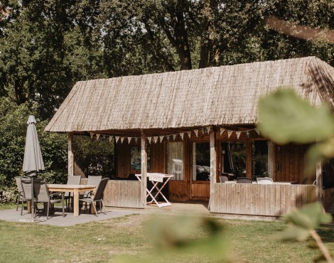 Camping-de-kleine-wolf-accommodatie-klaverlodge-2.jpg