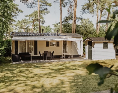Camping-De-Kleine-Wolf-Accommodatie-Chalet-Buizerd-1beetje.jpg