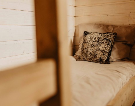 Camping-De-Kleine-Wolf-Accommodatie-OeHoelodge-slaapkamer-10.jpg