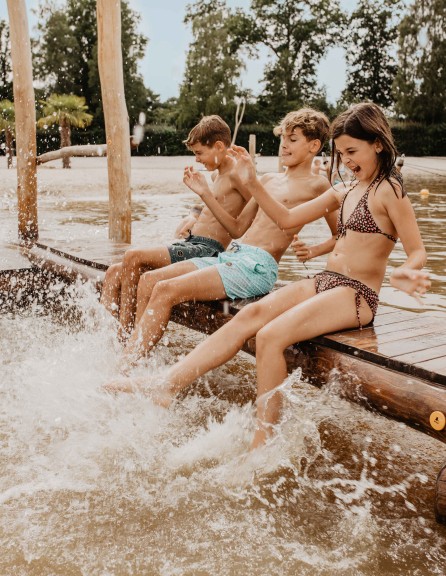 Camping-de-kleine-wolf-faciliteit-zandstrand-kinderen-spetteren-blauw.jpg