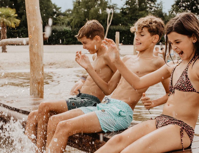 Camping-de-kleine-wolf-faciliteit-zandstrand-kinderen-spetteren-2-blauw-header.jpg