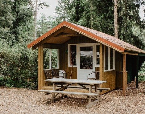 Camping-De-Kleine-Wolf-Accommodatie-Trekkershutbeetje.jpg