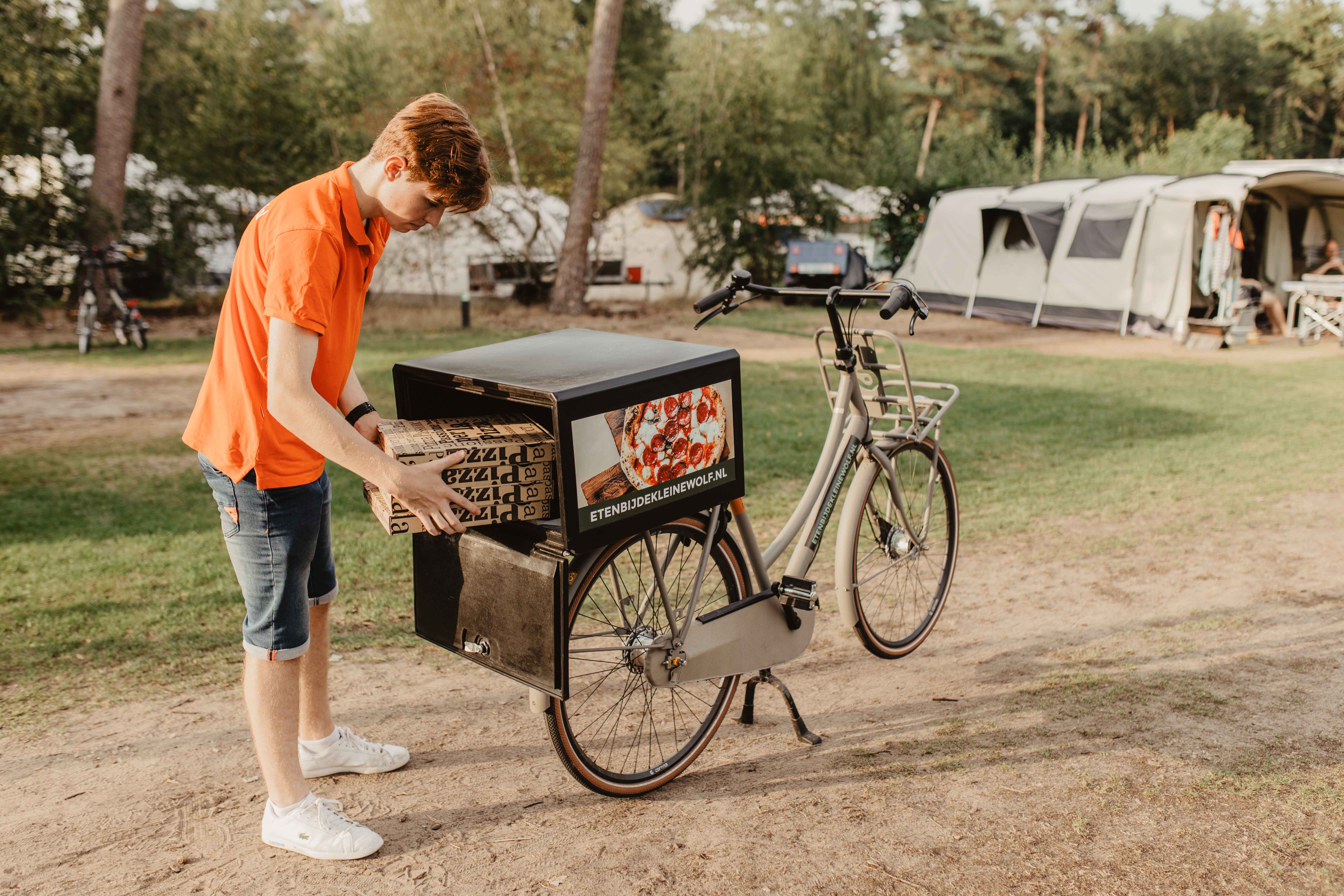 Camping-de-kleine-wolf-faciliteit-horeca-bezorging-pizza.jpg