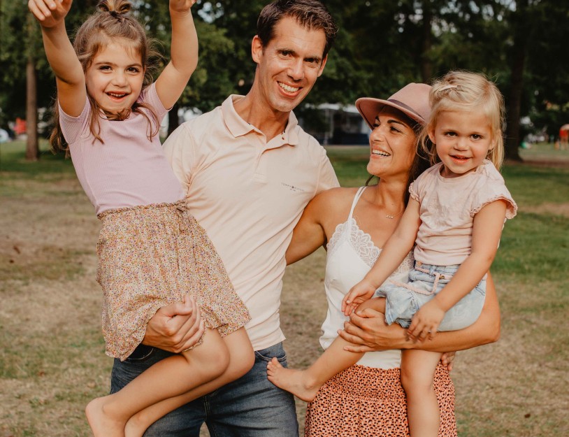 Camping-de-kleine-wolf-kamperen-familie-gezinsfoto.jpg