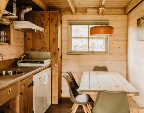 Camping-De-Kleine-Wolf-Accommodatie-Hooiberg-keuken-2.jpg