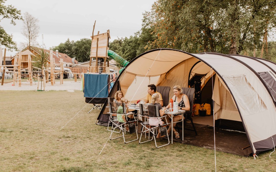 Camping-de-kleine-wolf-kamperen-specht-speeltoestel.jpg