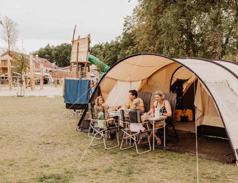 Camping-de-kleine-wolf-kamperen-specht-speeltoestel.jpg