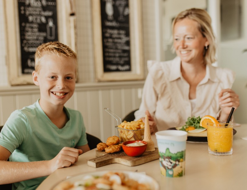 Camping-de-kleine-wolf-faciliteit-horeca-gezin-lunchen-3 kopie.jpg