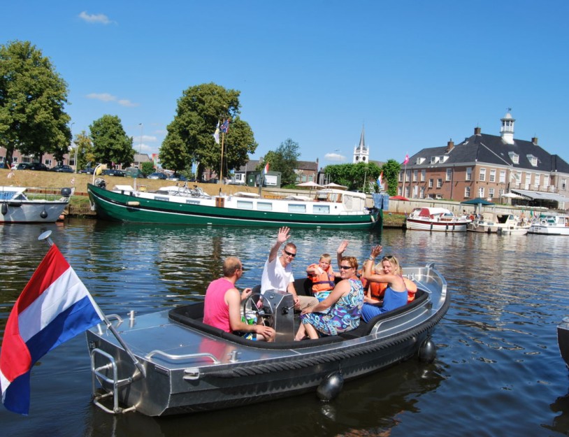 1528-varen ommen water gezin.jpg