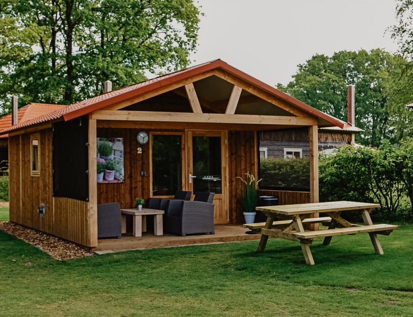 Camping-De-Kleine-Wolf-Accommodatie-Basic-Lodgebeetje.jpg