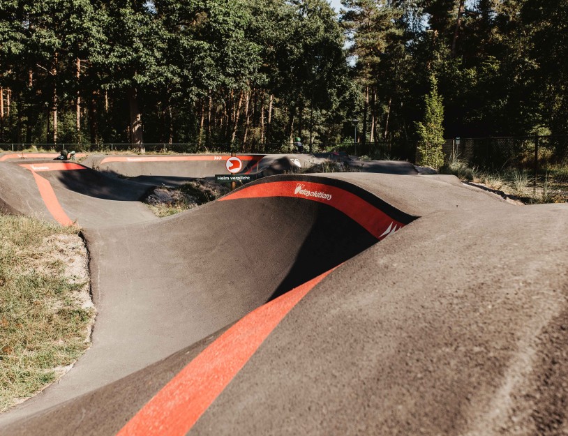 Camping-de-kleine-wolf-faciliteit-pumptrack-bocht.jpg