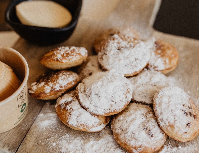 Camping-de-kleine-wolf-faciliteit-horeca-poffertjes-stamtafel.jpg