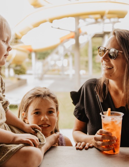 Camping-de-kleine-wolf-faciliteit-poolbar-cocktails-kinderen-2.jpg