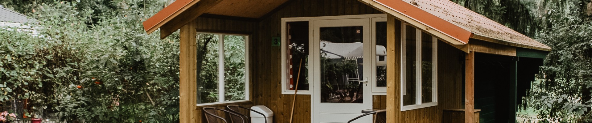 Camping-De-Kleine-Wolf-Accommodatie-Trekkershutbeetje.jpg