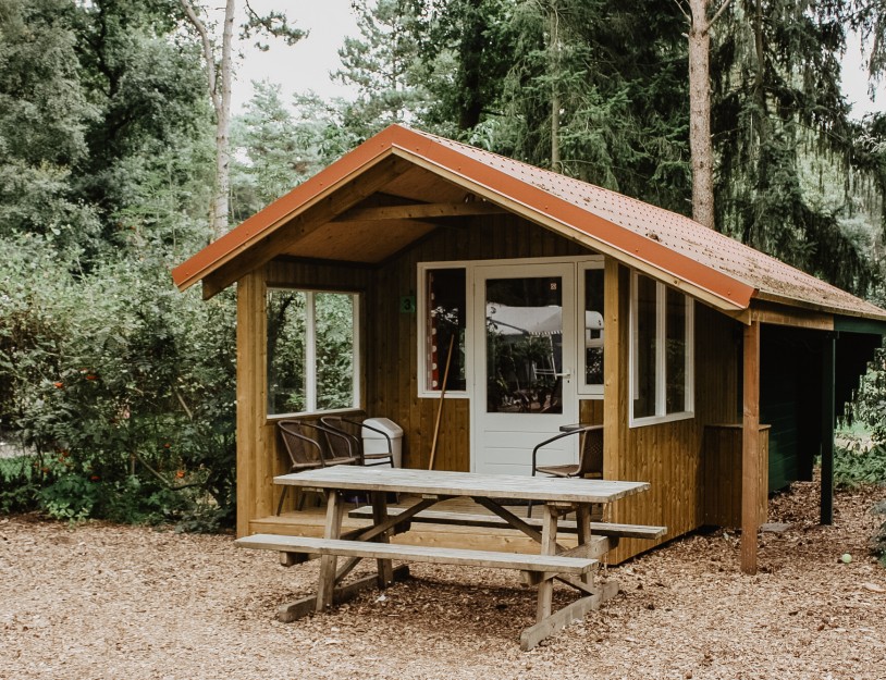 Camping-De-Kleine-Wolf-Accommodatie-Trekkershutbeetje.jpg