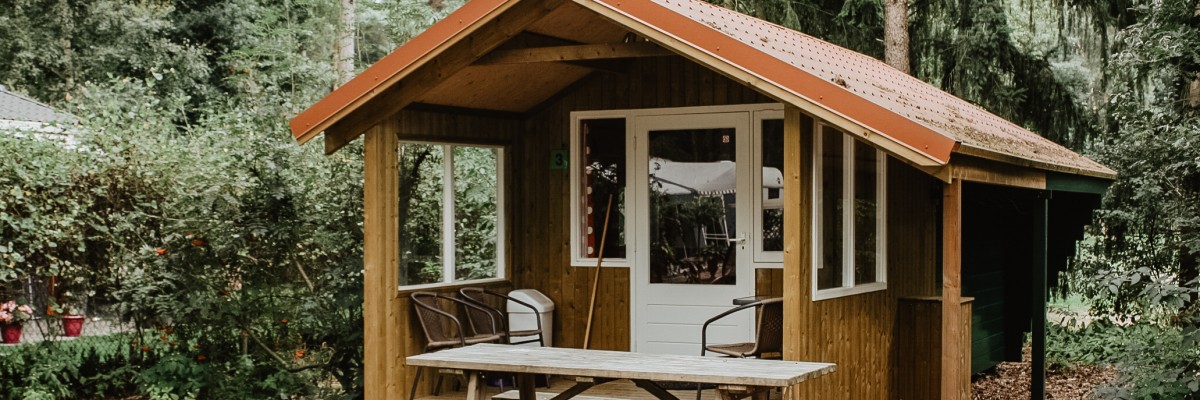 Camping-De-Kleine-Wolf-Accommodatie-Trekkershutbeetje.jpg