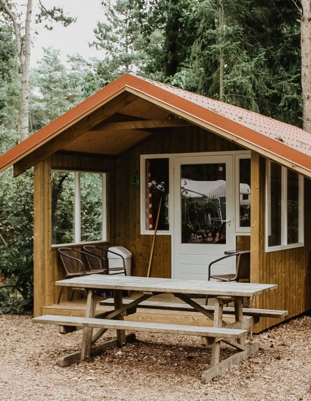 Camping-De-Kleine-Wolf-Accommodatie-Trekkershutbeetje.jpg