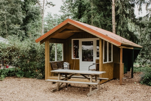Camping-De-Kleine-Wolf-Accommodatie-Trekkershutbeetje.jpg