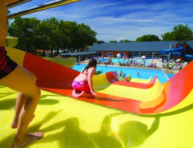 51-Buitenbad - familieglijbaan.jpg