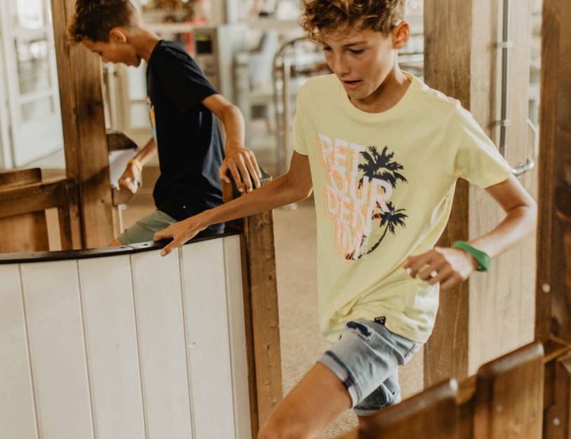 Camping-de-kleine-wolf-faciliteit-indoorspeeltuin-obstacle-run.jpg