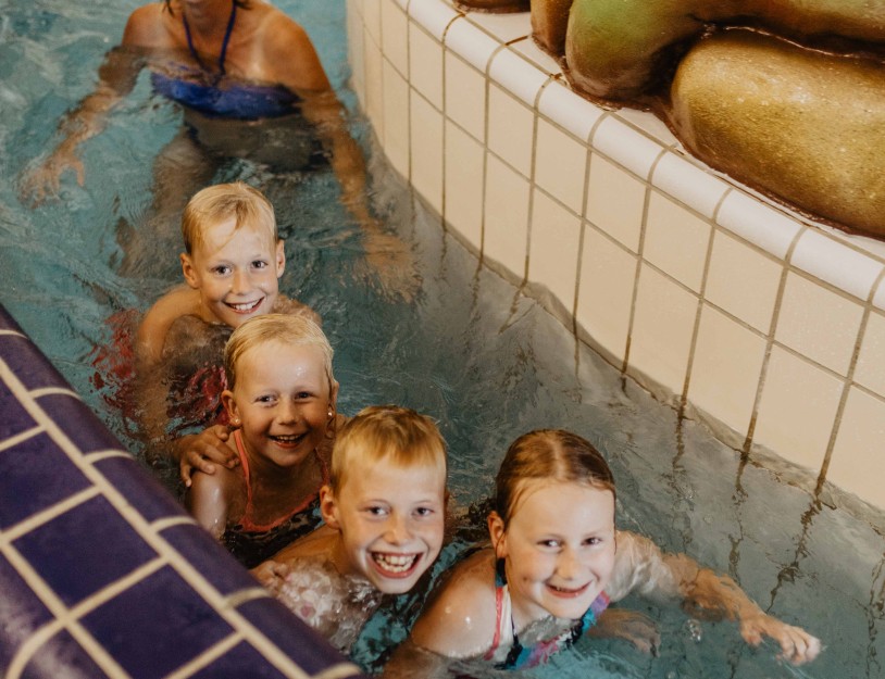 Camping-de-kleine-wolf-faciliteit-binnenzwembad-stroomversnelling-2.jpg