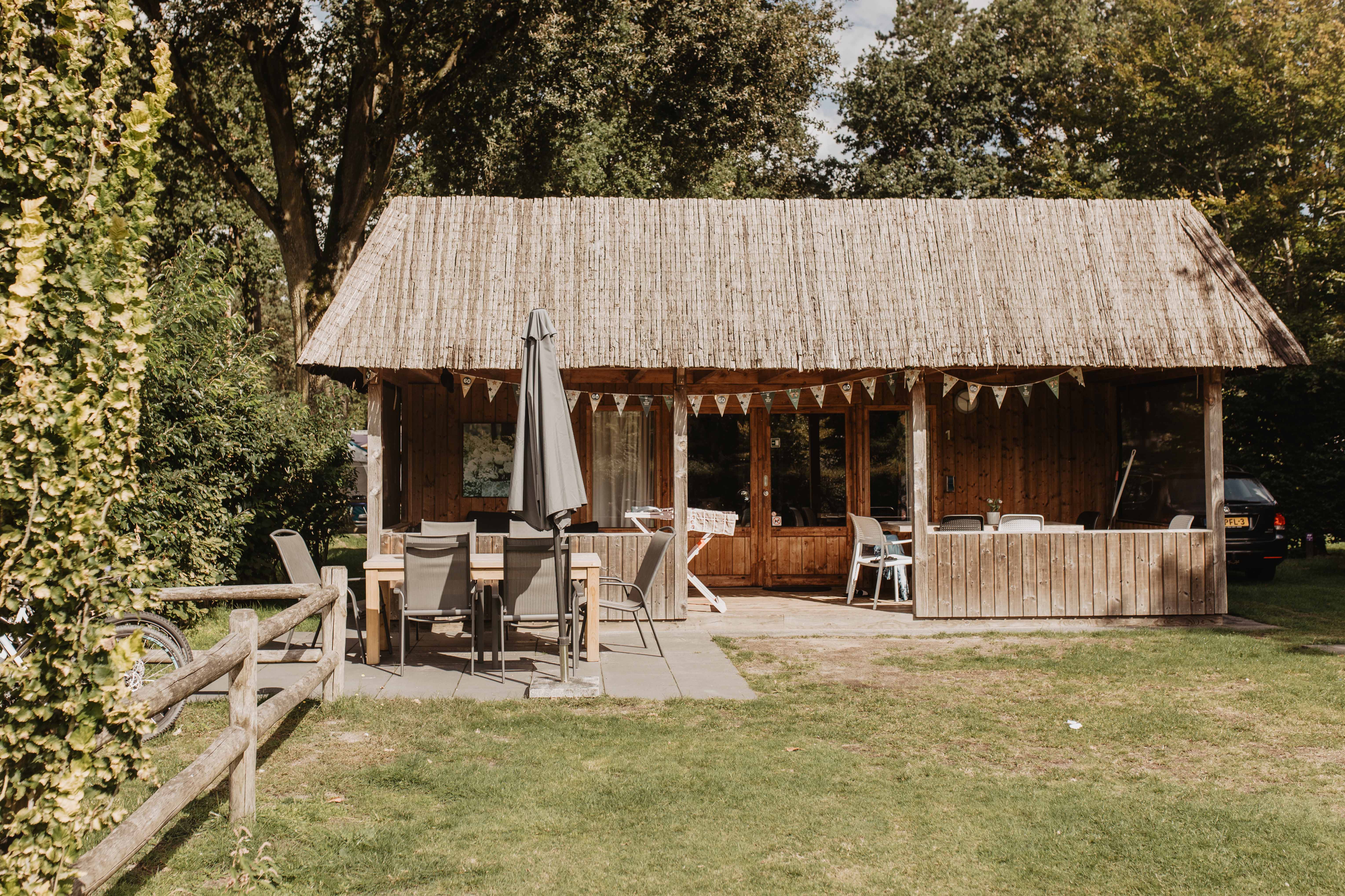 Camping-de-kleine-wolf-accommodatie-klaverlodge.jpg